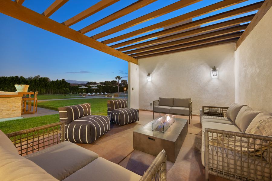 Pergola fire lounge