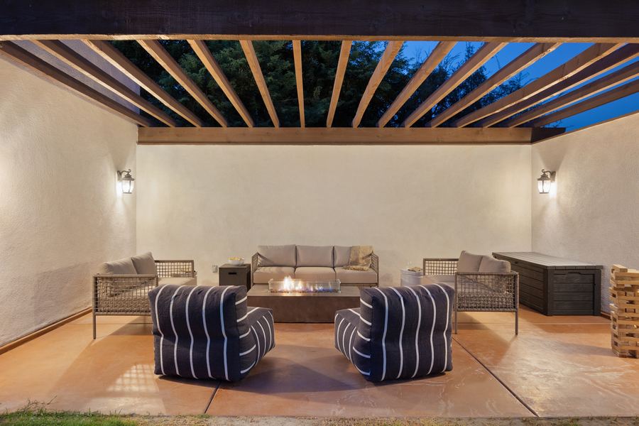 Fire and lounge